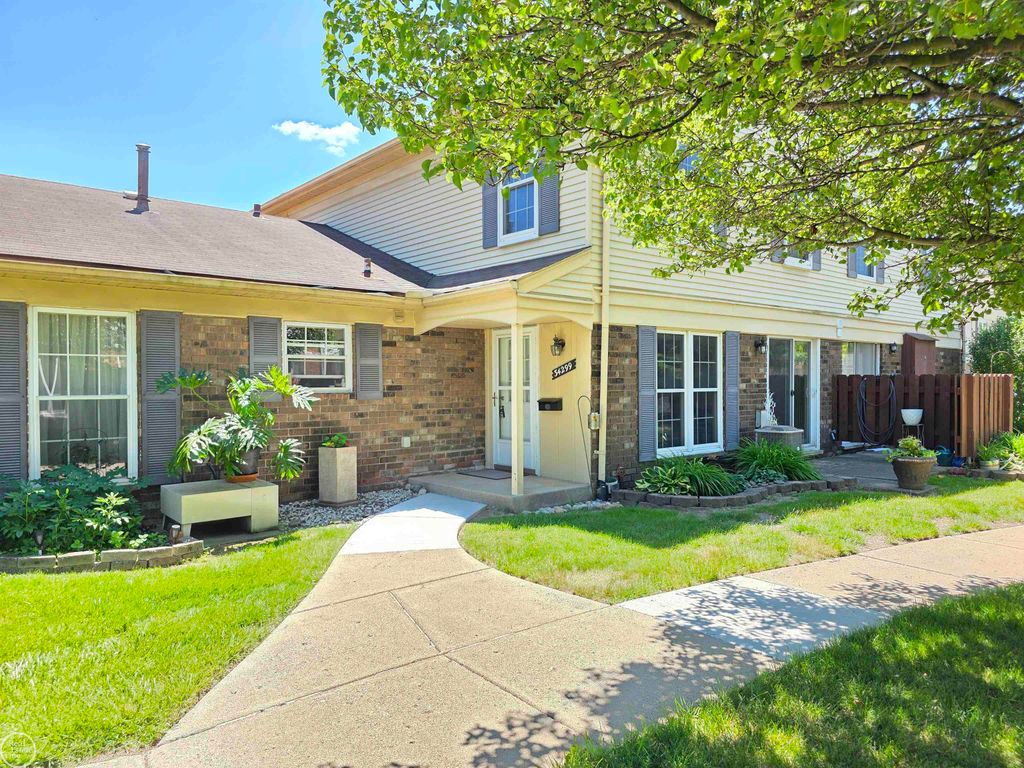 34299 Garfield Circle, Fraser, MI 48026