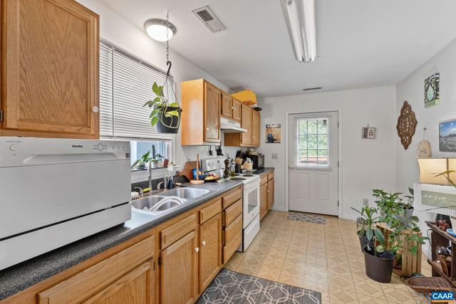 485 VALLEY ST, Scottsville, VA 24590