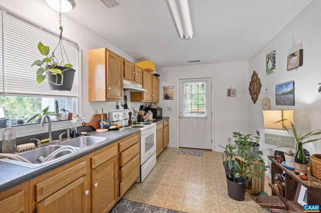 485 VALLEY ST, Scottsville, VA 24590