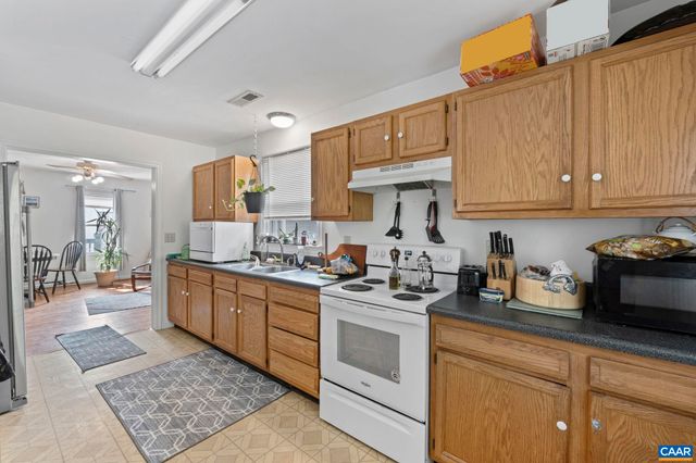 485 VALLEY ST, Scottsville, VA 24590