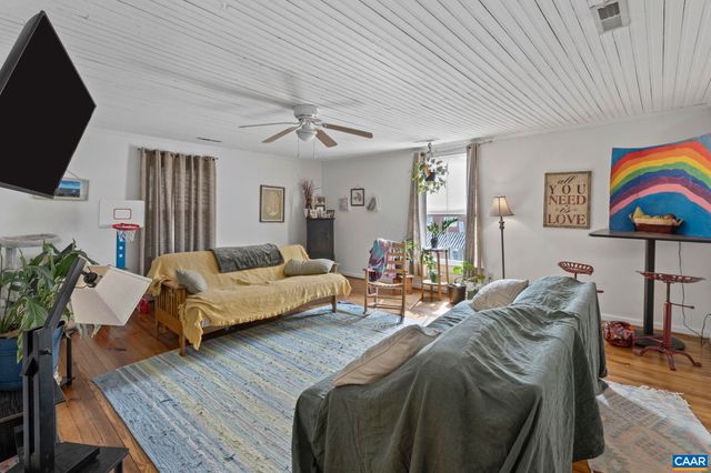 485 VALLEY ST, Scottsville, VA 24590