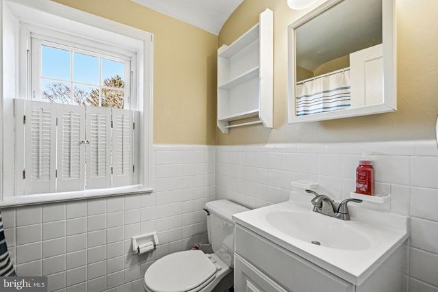 243 COLONIAL PARK DR, Springfield, PA 19064