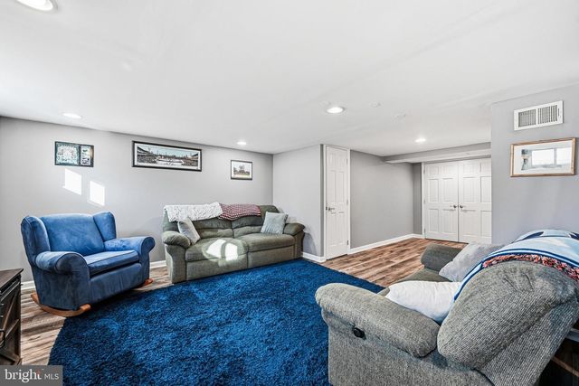 243 COLONIAL PARK DR, Springfield, PA 19064