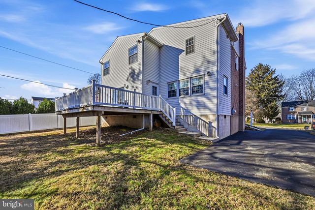 243 COLONIAL PARK DR, Springfield, PA 19064