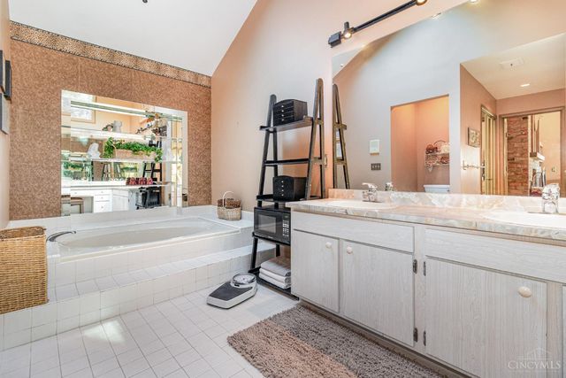 559 Asbury Road, Anderson Twp, OH 45255