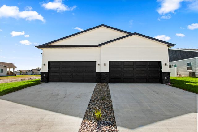 9764 Regatta Lane, Johnston, IA 50131