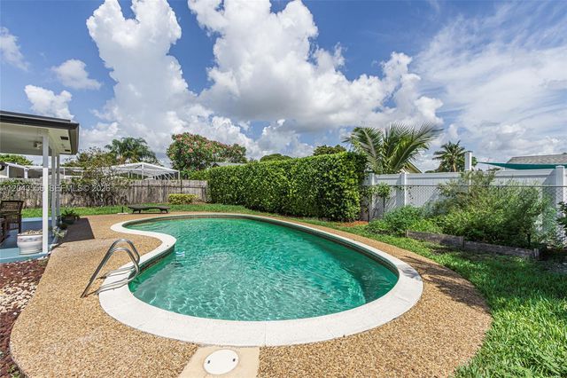 3941 NW 4th Ct, Coconut Creek, FL 33066