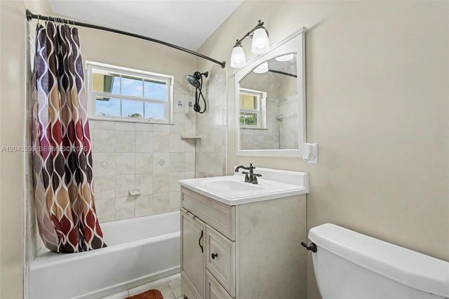 3941 NW 4th Ct, Coconut Creek, FL 33066
