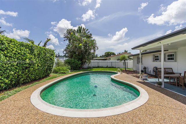 3941 NW 4th Ct, Coconut Creek, FL 33066