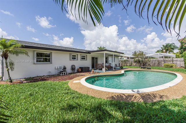 3941 NW 4th Ct, Coconut Creek, FL 33066