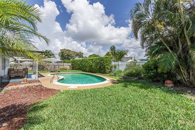 3941 NW 4th Ct, Coconut Creek, FL 33066