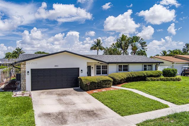 3941 NW 4th Ct, Coconut Creek, FL 33066