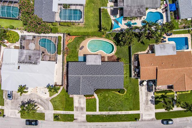 3941 NW 4th Ct, Coconut Creek, FL 33066