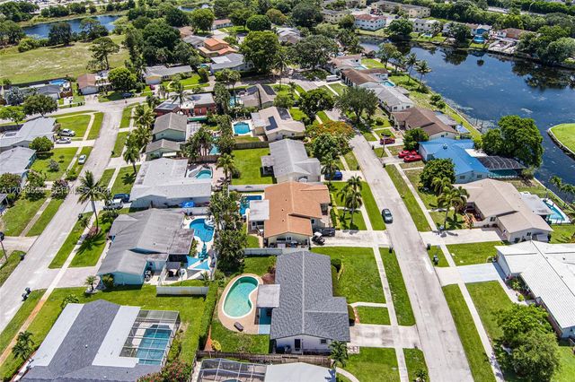 3941 NW 4th Ct, Coconut Creek, FL 33066