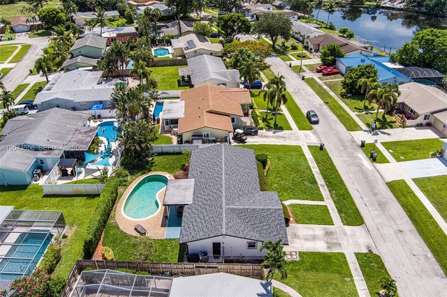 3941 NW 4th Ct, Coconut Creek, FL 33066