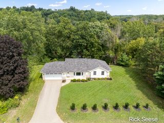 13535 Forest River Drive Se, Vergennes Twp, MI 49331