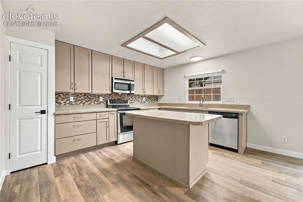 568 Silverton Court, Colorado Springs, CO 80919 — photo 4