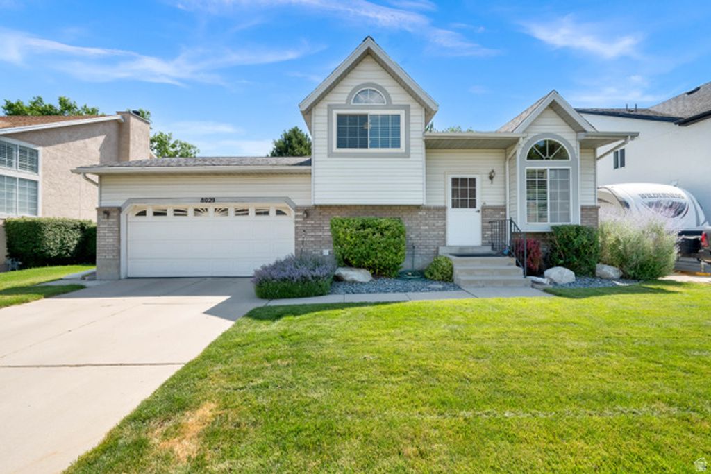 8029 S ANGEL ST, Sandy, UT 84070
