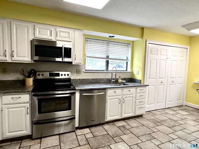 334 Conestoga Way 334, Glastonbury, CT 06033
