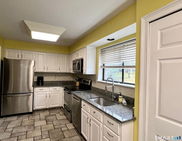 334 Conestoga Way 334, Glastonbury, CT 06033