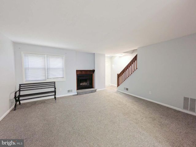 229 E GREEN VALLEY CIR, Newark, DE 19711