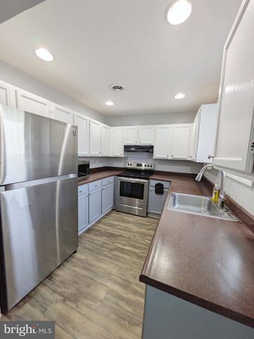 229 E GREEN VALLEY CIR, Newark, DE 19711
