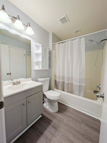 229 E GREEN VALLEY CIR, Newark, DE 19711