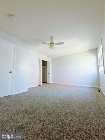 229 E GREEN VALLEY CIR, Newark, DE 19711