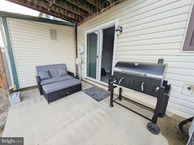 229 E GREEN VALLEY CIR, Newark, DE 19711