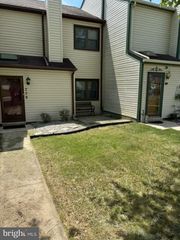 229 E GREEN VALLEY CIR, Newark, DE 19711
