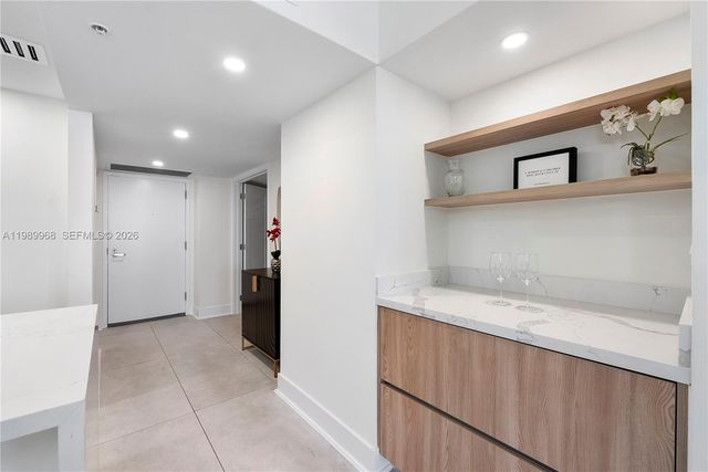 1717 N Bayshore Dr A-3050, Miami, FL 33132