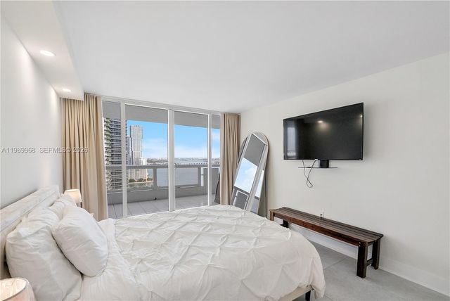 1717 N Bayshore Dr A-3050, Miami, FL 33132