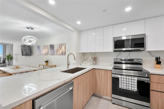 1717 N Bayshore Dr A-3050, Miami, FL 33132