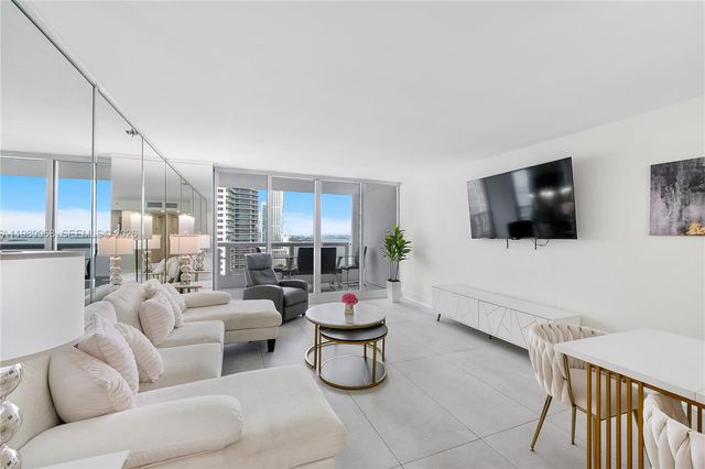 1717 N Bayshore Dr A-3050, Miami, FL 33132