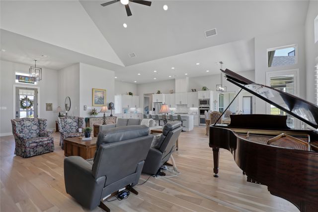 801 Lexington Lane, Nevada, TX 75173