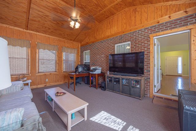 111 Cedar Stream Drive, Paris, KY 40361