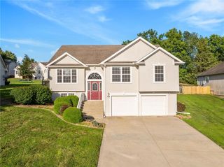 109 Deerfield Drive, Warrensburg, MO 64093