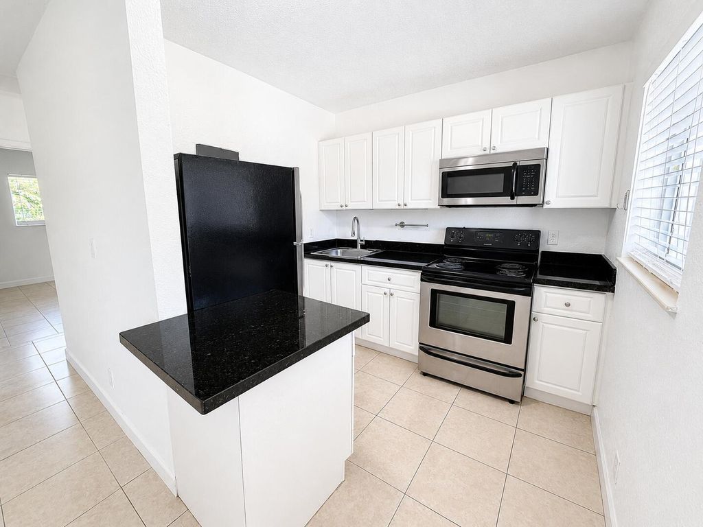 701 SW 14th Avenue 7, Fort Lauderdale, FL 33312