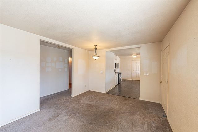 2400 Valley Drive, Fayetteville, AR 72703