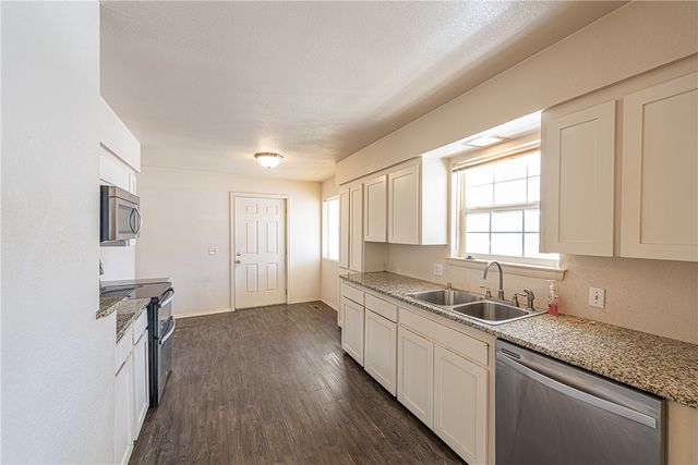 2400 Valley Drive, Fayetteville, AR 72703