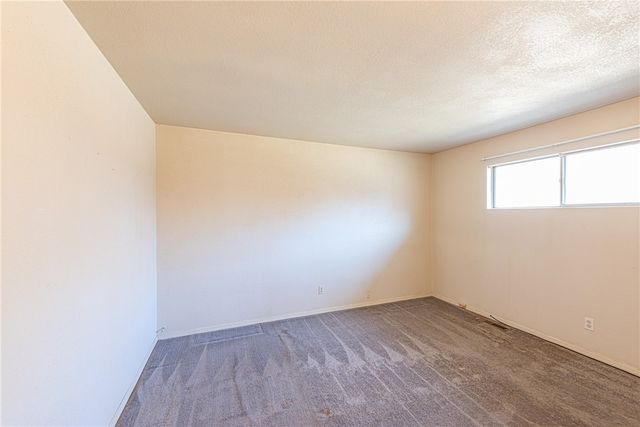 2400 Valley Drive, Fayetteville, AR 72703