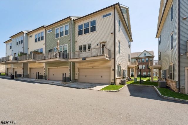 10 Cortland Ct, Livingston Twp., NJ 07039
