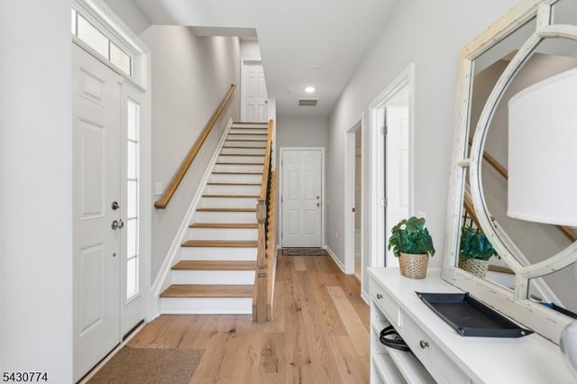 10 Cortland Ct, Livingston Twp., NJ 07039