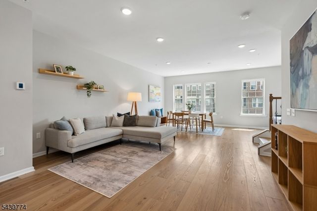 10 Cortland Ct, Livingston Twp., NJ 07039