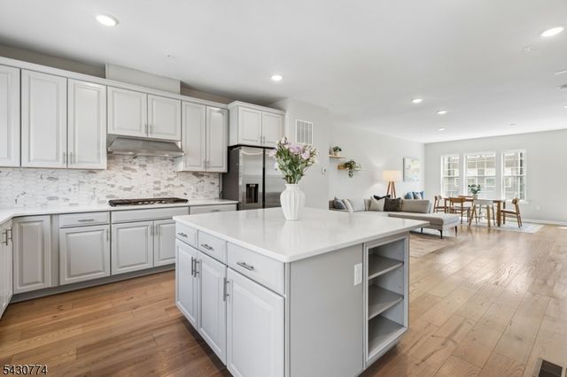 10 Cortland Ct, Livingston Twp., NJ 07039