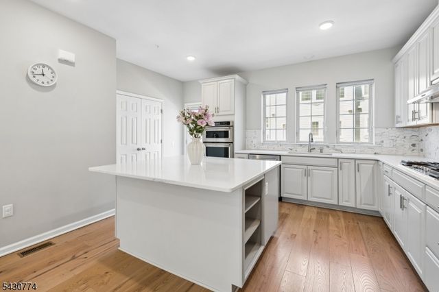 10 Cortland Ct, Livingston Twp., NJ 07039
