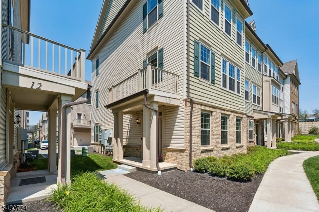 10 Cortland Ct, Livingston Twp., NJ 07039