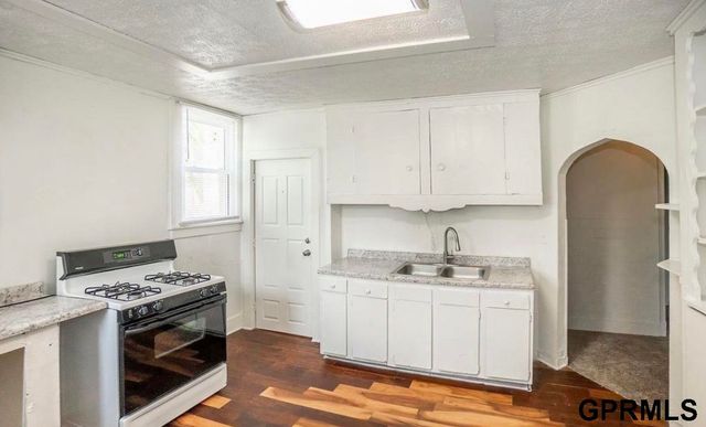 1526 S 29 Street, Omaha, NE 68105