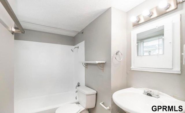 1526 S 29 Street, Omaha, NE 68105