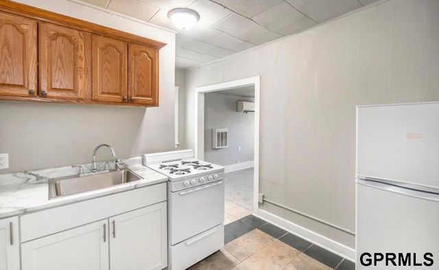 1526 S 29 Street, Omaha, NE 68105